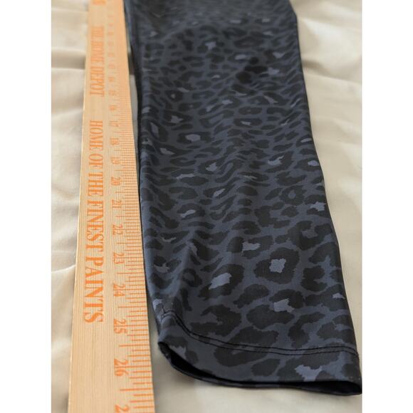 ​Beyond Yoga Lux High Waisted Midi Leggings - Black Leopard Print - Medium - Picture 6 of 9